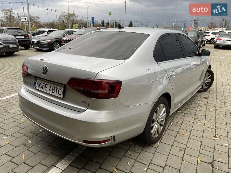Седан Volkswagen Jetta 2016 в Львові