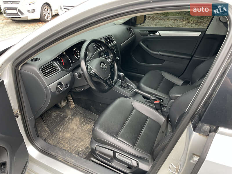 Седан Volkswagen Jetta 2016 в Львові