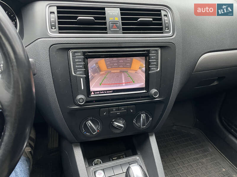 Седан Volkswagen Jetta 2016 в Львові