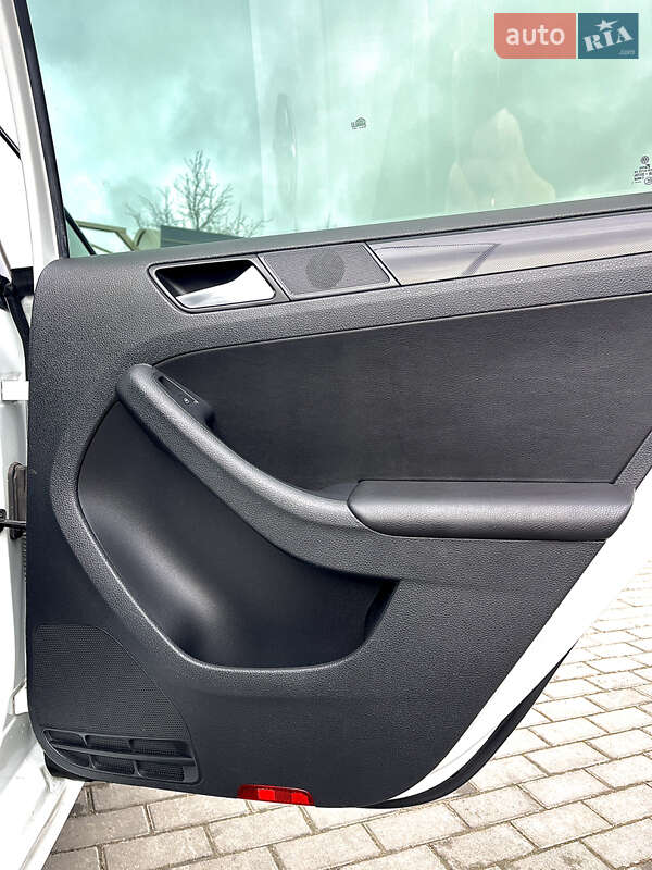 Седан Volkswagen Jetta 2014 в Киеве фото 16 Седан Volkswagen Jetta 2014 в Киеве