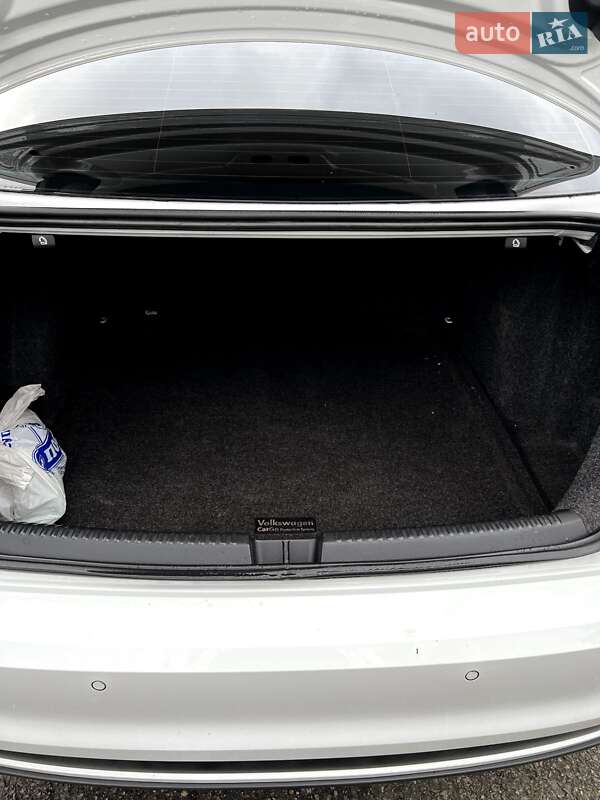 Седан Volkswagen Jetta 2017 в Валках