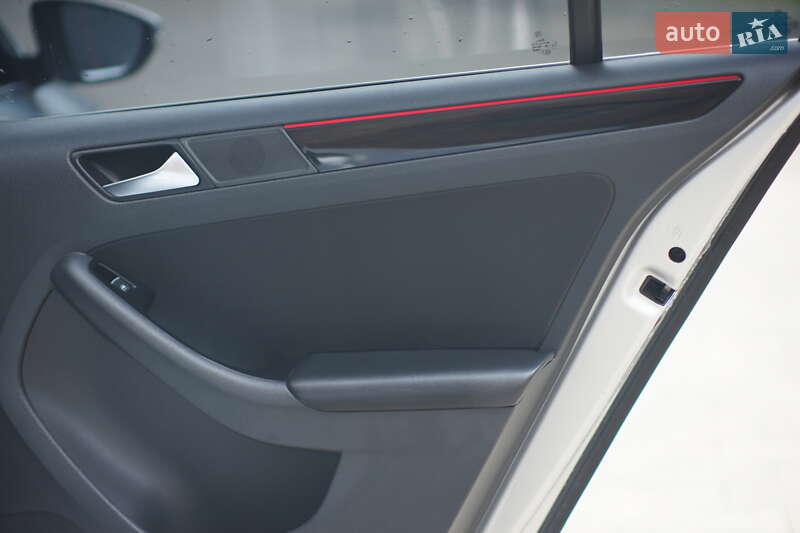 Седан Volkswagen Jetta 2015 в Одессе фото 20 Седан Volkswagen Jetta 2015 в Одессе