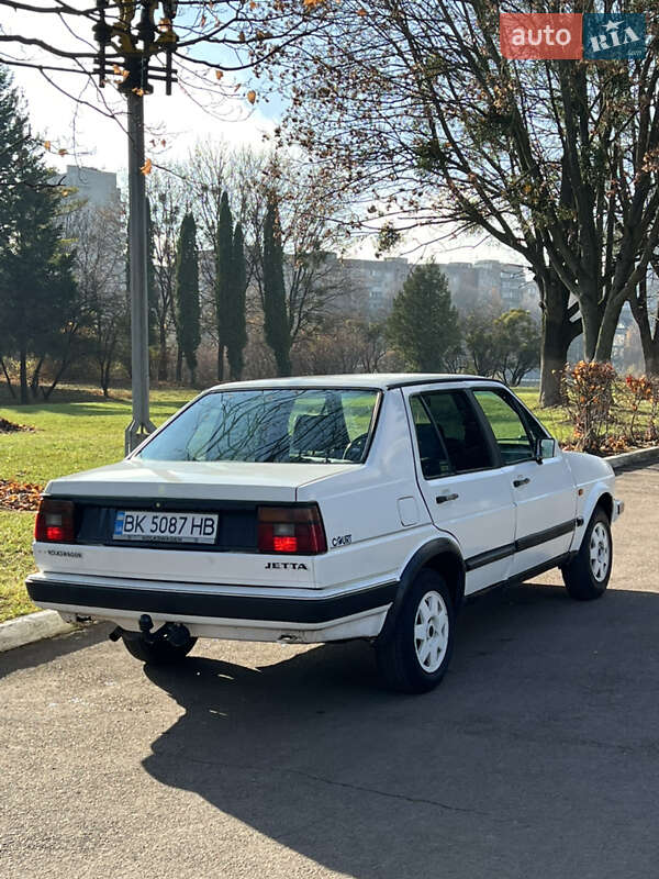 Седан Volkswagen Jetta 1987 в Рівному