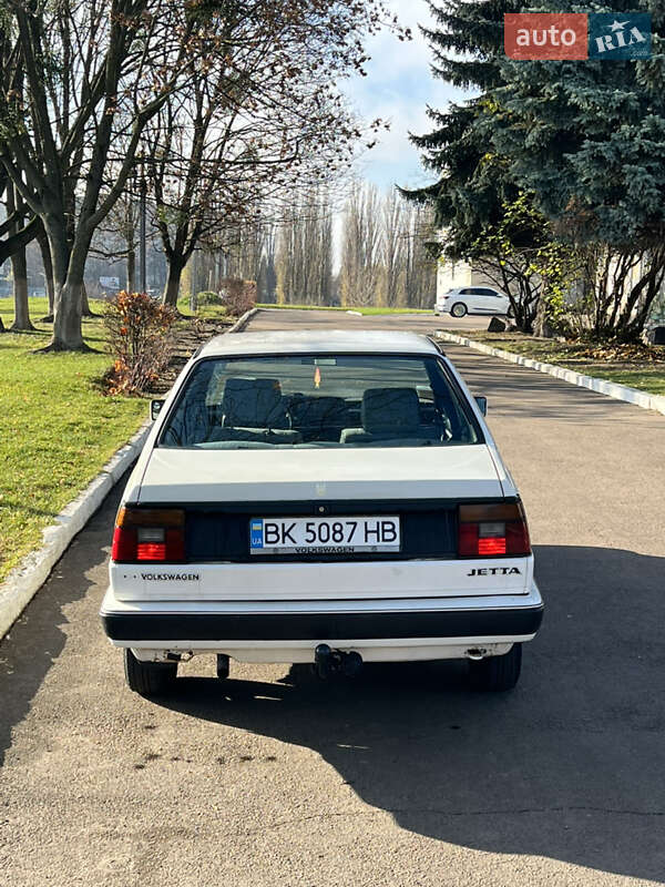 Седан Volkswagen Jetta 1987 в Рівному