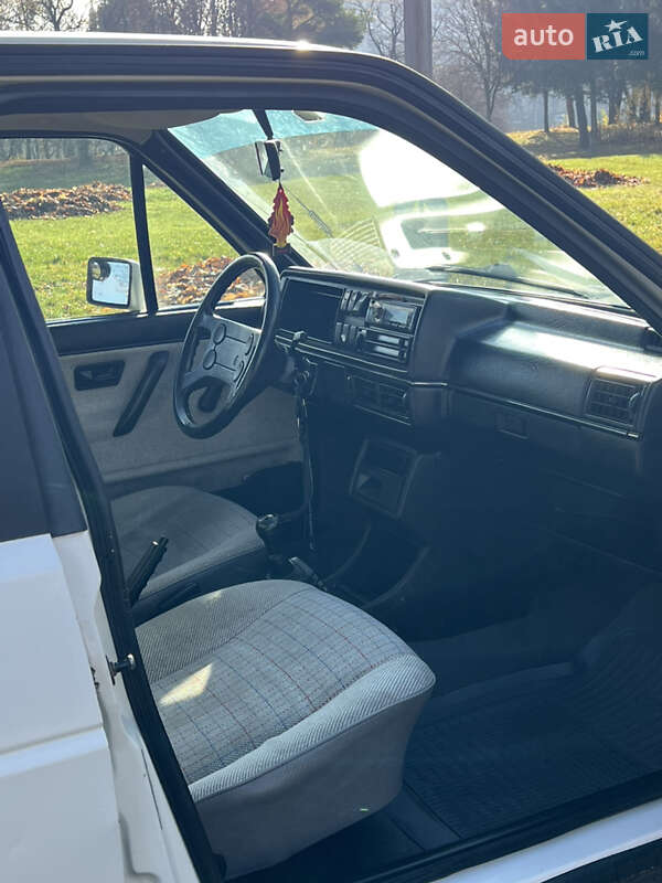 Седан Volkswagen Jetta 1987 в Рівному