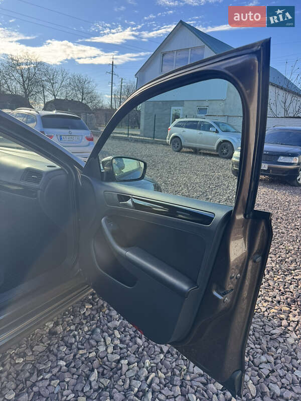 Седан Volkswagen Jetta 2011 в Бучаче