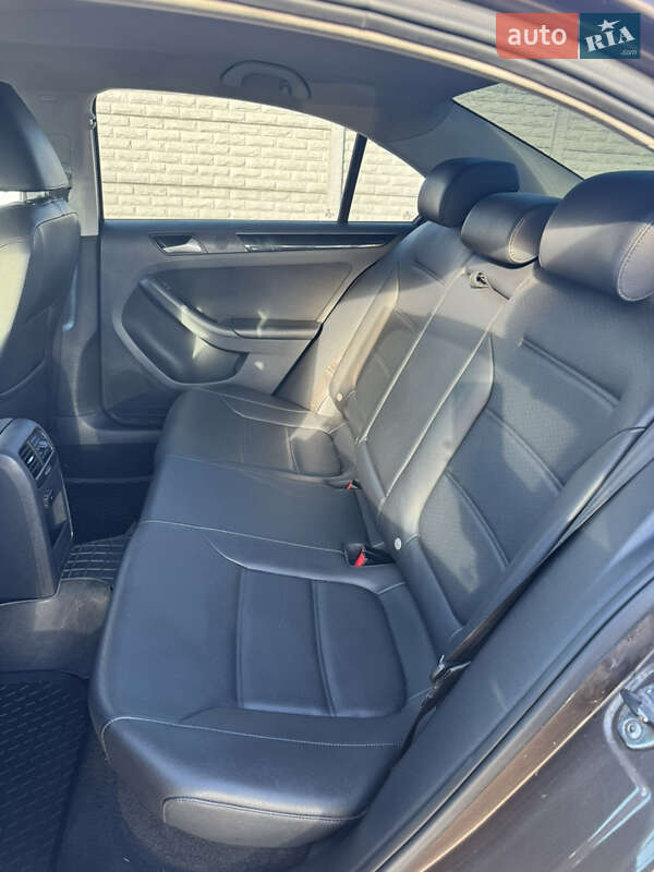 Седан Volkswagen Jetta 2011 в Бучаче