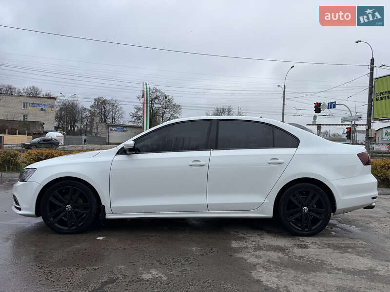 Седан Volkswagen Jetta 2015 в Чернигове