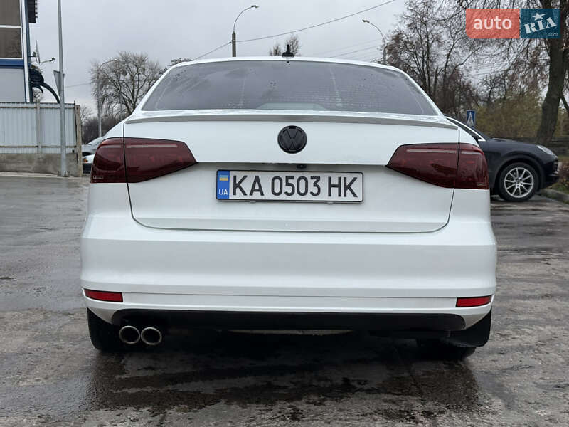 Седан Volkswagen Jetta 2015 в Чернигове