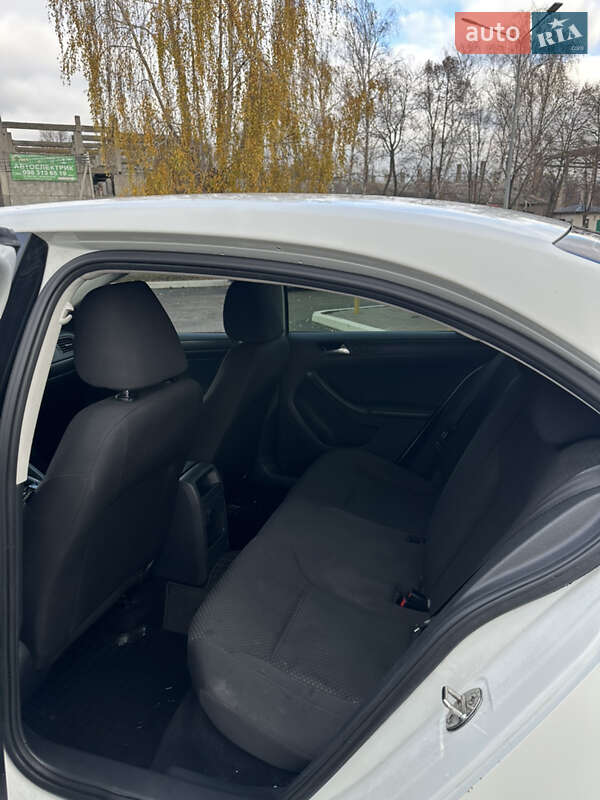 Седан Volkswagen Jetta 2015 в Киеве