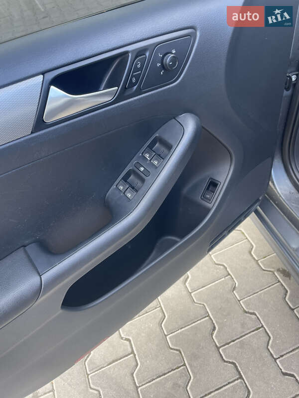 Седан Volkswagen Jetta 2015 в Львове фото 14 Седан Volkswagen Jetta 2015 в Львове