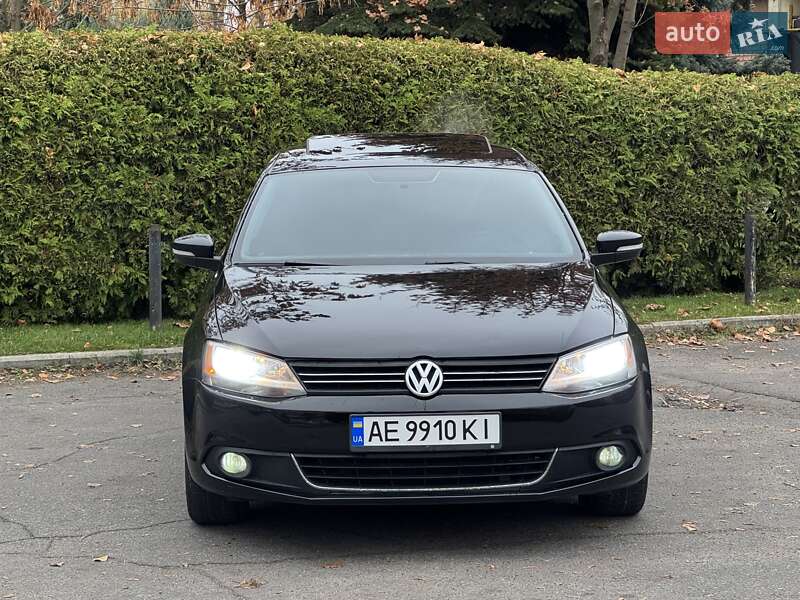 Седан Volkswagen Jetta 2012 в Днепре