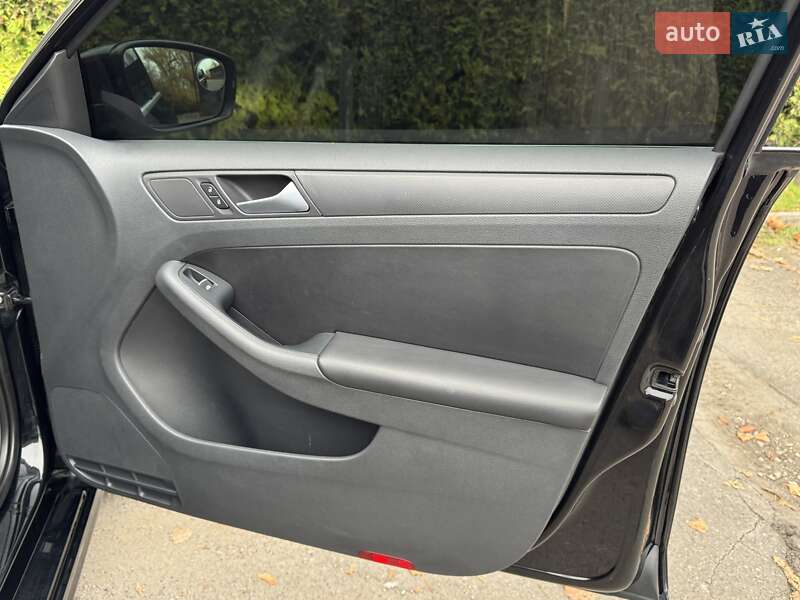 Седан Volkswagen Jetta 2012 в Днепре