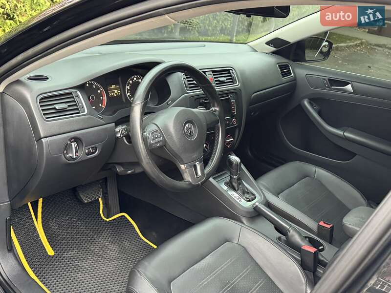 Седан Volkswagen Jetta 2012 в Днепре