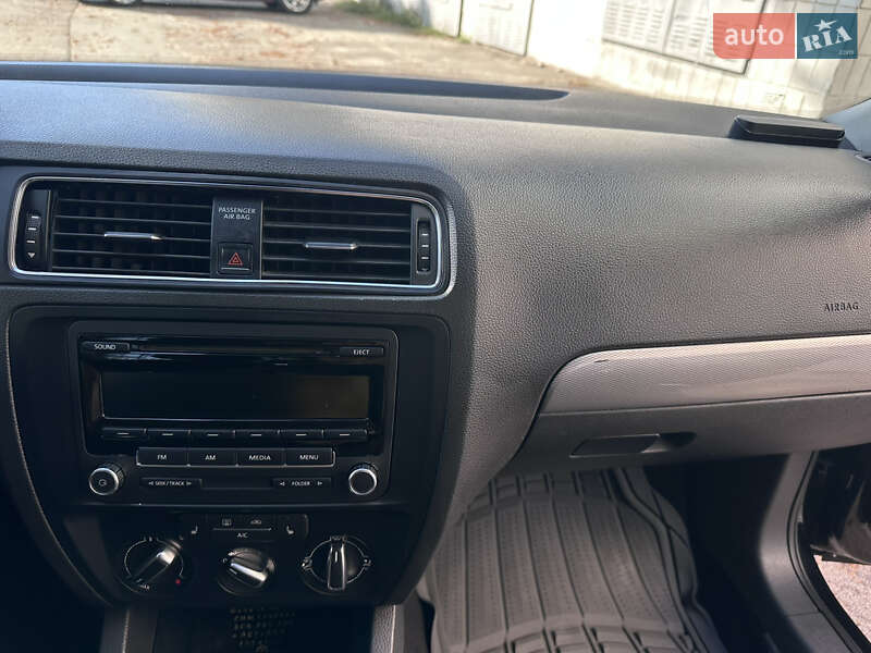 Седан Volkswagen Jetta 2014 в Киеве фото 19 Седан Volkswagen Jetta 2014 в Киеве