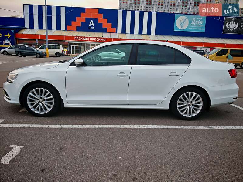Седан Volkswagen Jetta 2016 в Киеве