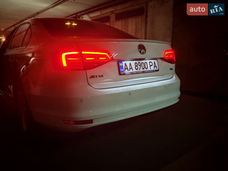 Седан Volkswagen Jetta 2016 в Киеве