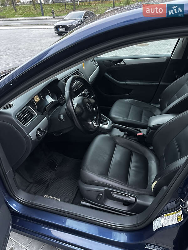 Седан Volkswagen Jetta 2013 в Дніпрі