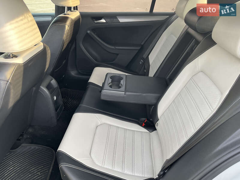 Седан Volkswagen Jetta 2015 в Киеве фото 9 Седан Volkswagen Jetta 2015 в Киеве