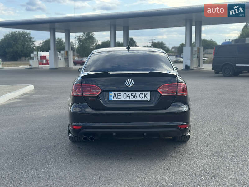 Седан Volkswagen Jetta 2014 в Днепре