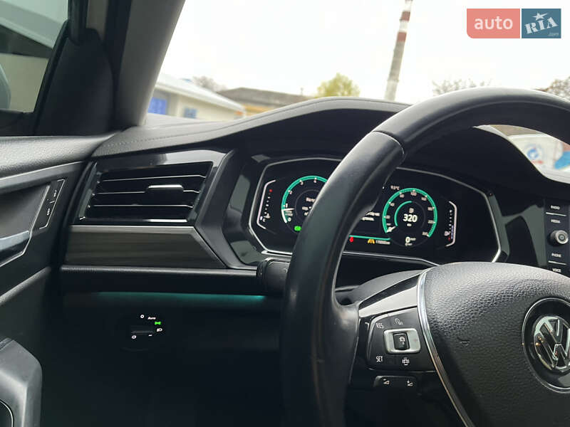 Седан Volkswagen Jetta 2018 в Ужгороді фото 21 Седан Volkswagen Jetta 2018 в Ужгороді