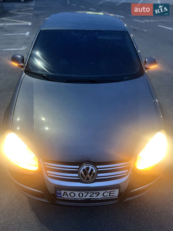Седан Volkswagen Jetta 2007 в Ужгороде
