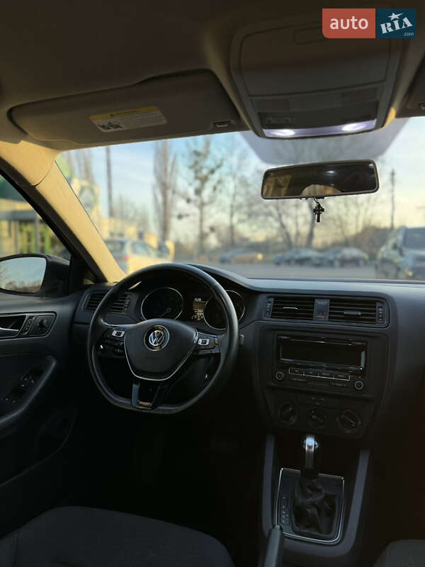 Седан Volkswagen Jetta 2015 в Києві фото 6 Седан Volkswagen Jetta 2015 в Києві
