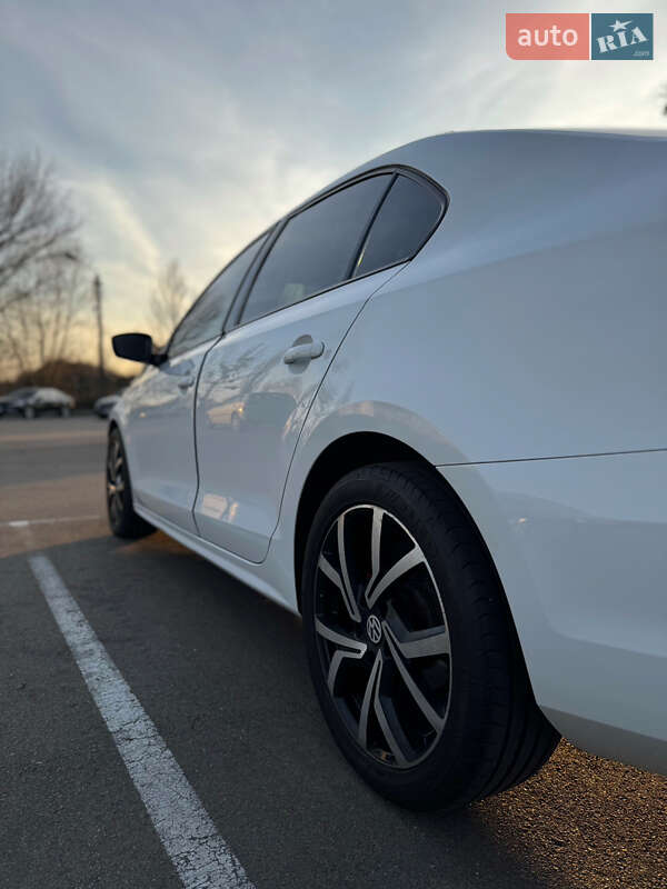 Седан Volkswagen Jetta 2015 в Києві фото 5 Седан Volkswagen Jetta 2015 в Києві