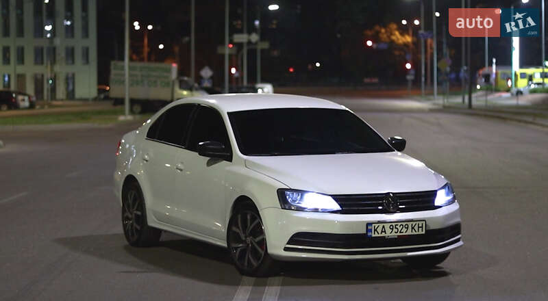 Седан Volkswagen Jetta 2015 в Києві фото 13 Седан Volkswagen Jetta 2015 в Києві
