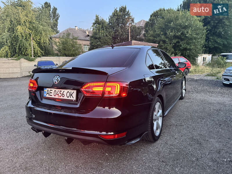 Седан Volkswagen Jetta 2014 в Днепре