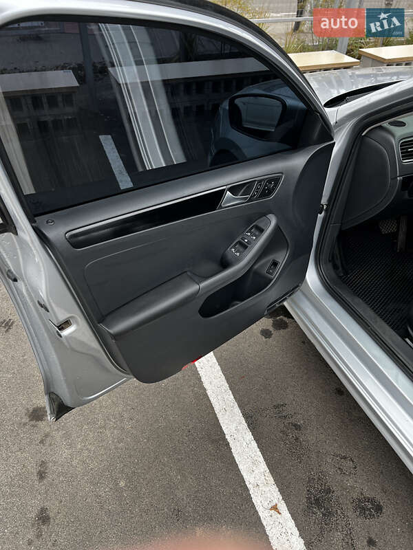 Седан Volkswagen Jetta 2012 в Вінниці