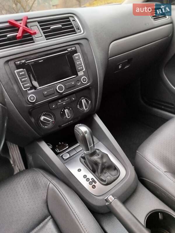 Седан Volkswagen Jetta 2014 в Львове
