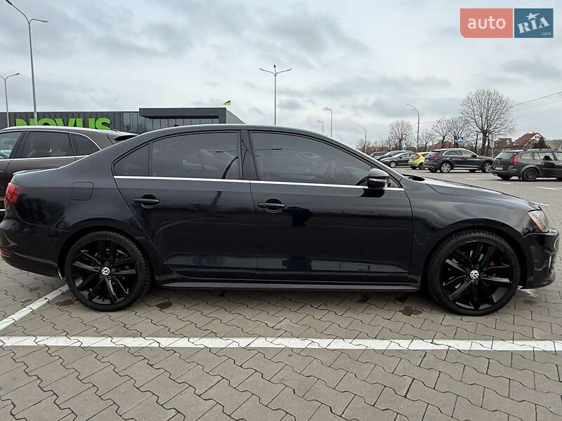 Седан Volkswagen Jetta 2013 в Києві
