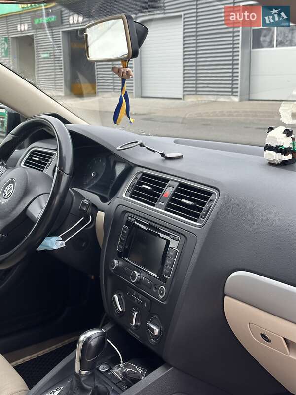 Седан Volkswagen Jetta 2012 в Києві