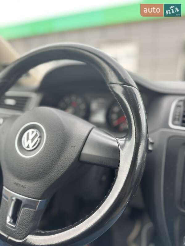Седан Volkswagen Jetta 2012 в Києві