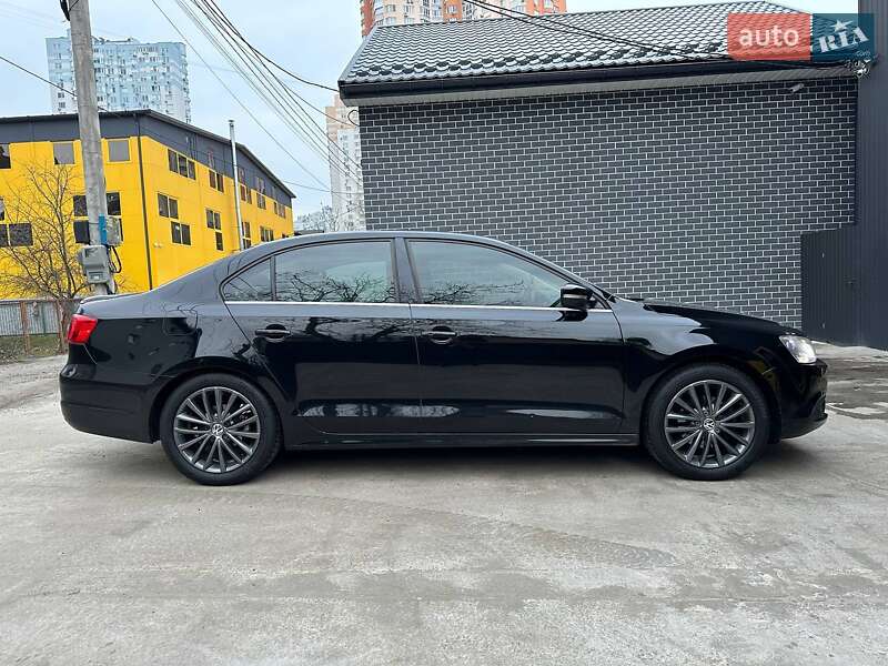 Седан Volkswagen Jetta 2012 в Києві