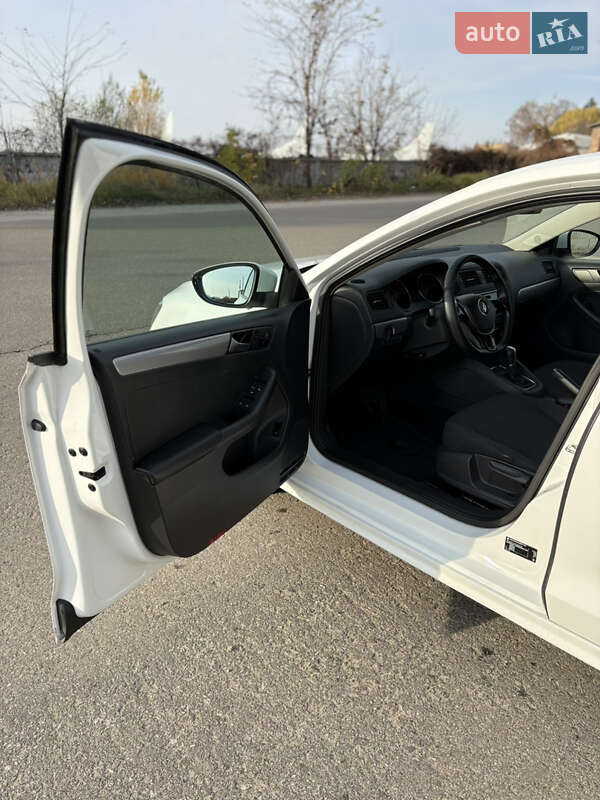 Седан Volkswagen Jetta 2016 в Киеве фото 10 Седан Volkswagen Jetta 2016 в Киеве