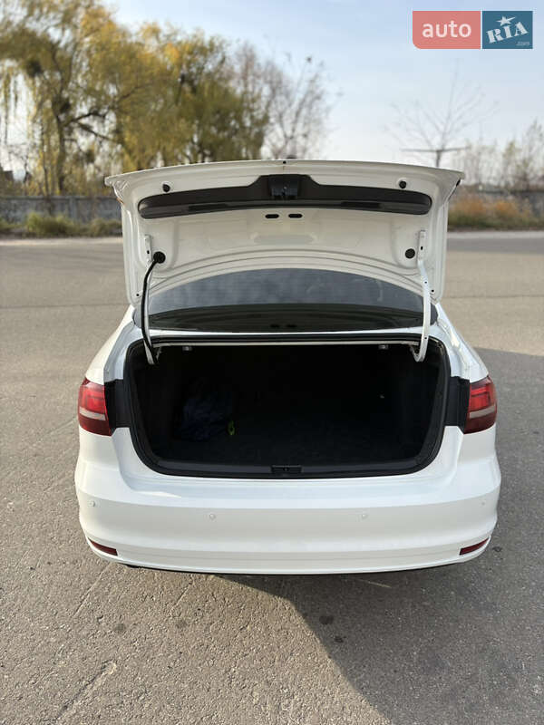 Седан Volkswagen Jetta 2016 в Киеве фото 18 Седан Volkswagen Jetta 2016 в Киеве