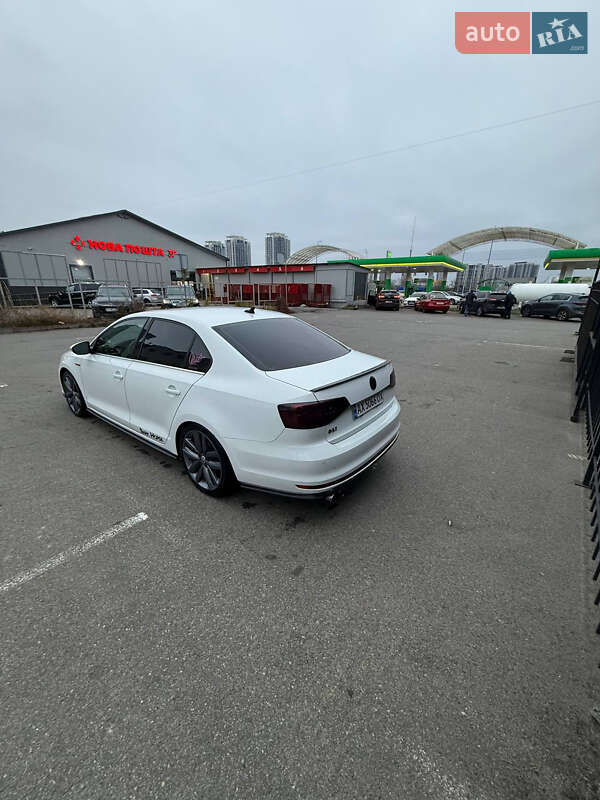 Седан Volkswagen Jetta 2016 в Киеве