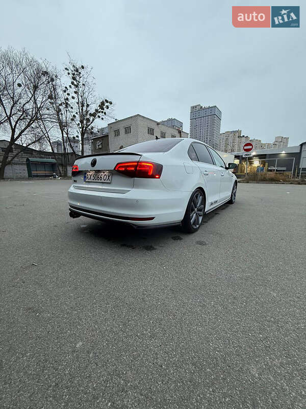 Седан Volkswagen Jetta 2016 в Киеве