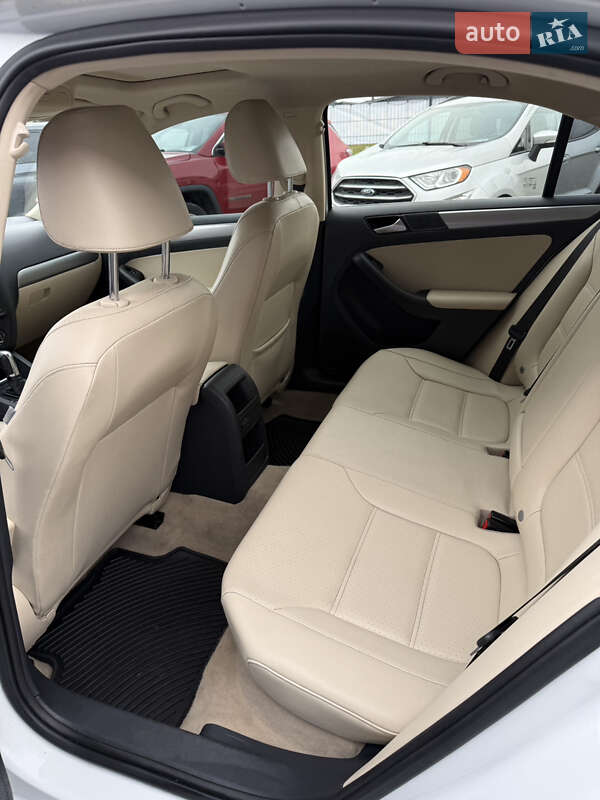 Седан Volkswagen Jetta 2016 в Києві