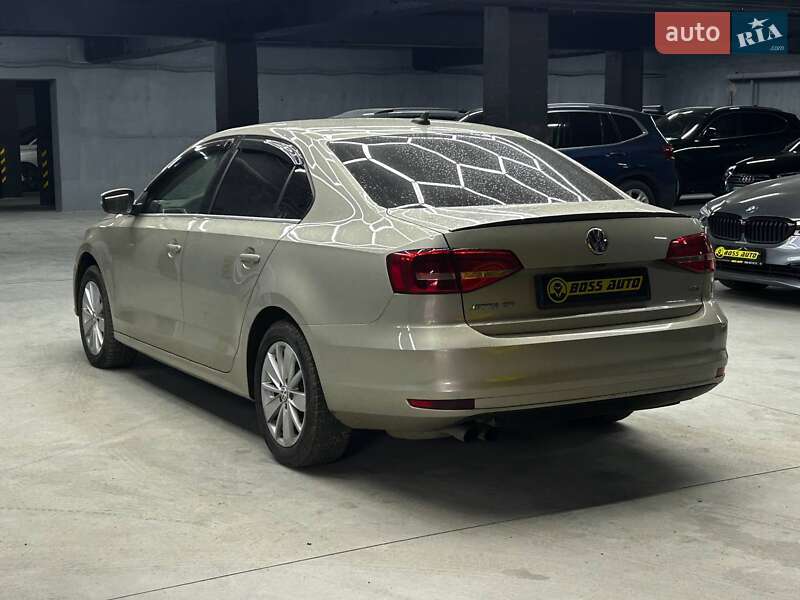 Седан Volkswagen Jetta 2014 в Чернівцях