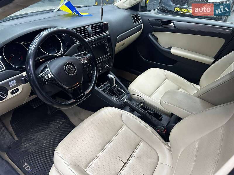 Седан Volkswagen Jetta 2014 в Чернівцях