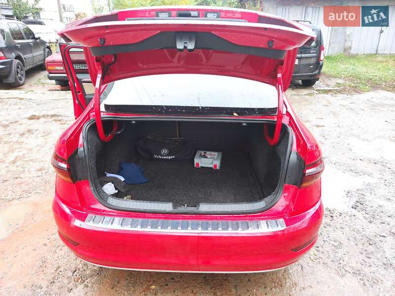 Седан Volkswagen Jetta 2019 в Чернигове