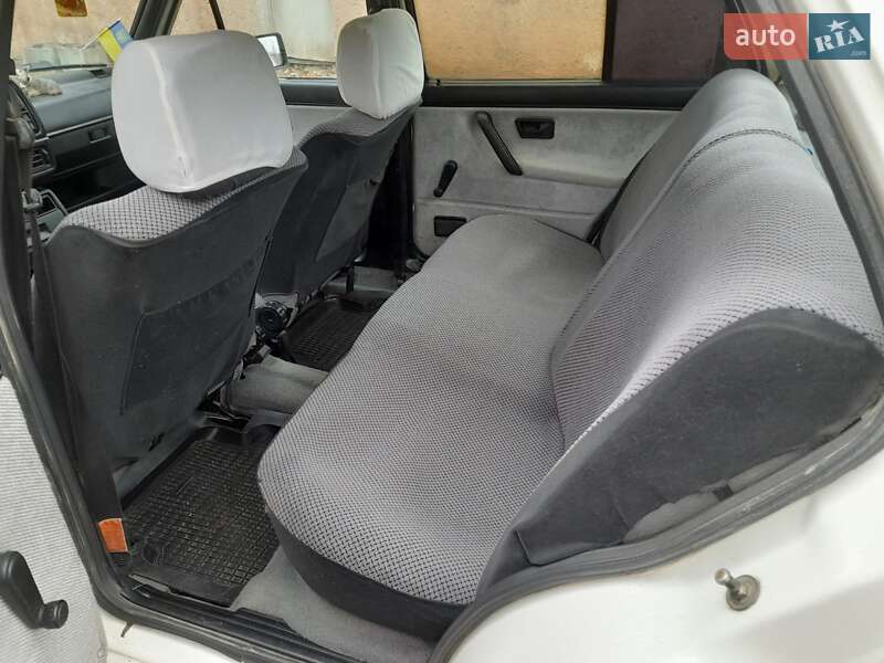Седан Volkswagen Jetta 1987 в Чернівцях
