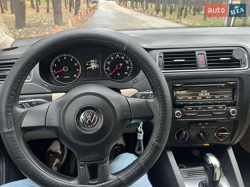Седан Volkswagen Jetta 2014 в Киеве фото 12 Седан Volkswagen Jetta 2014 в Киеве