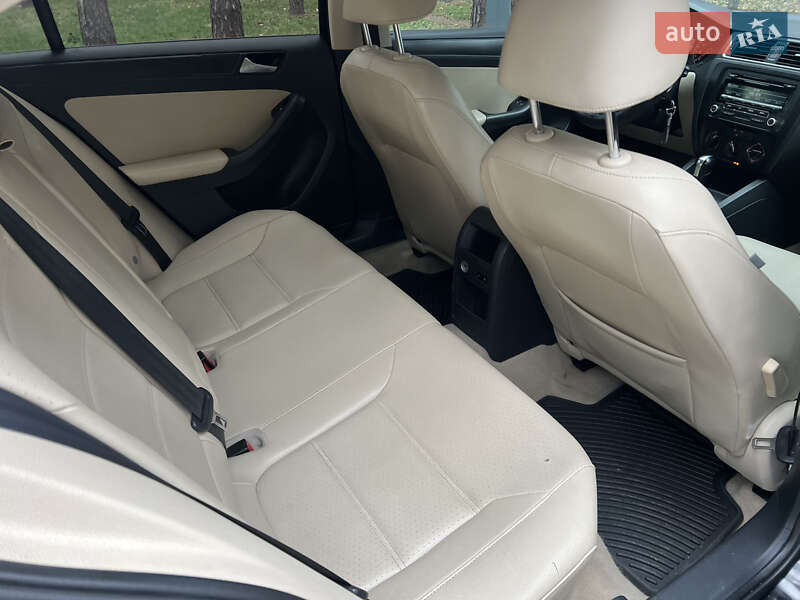 Седан Volkswagen Jetta 2014 в Киеве фото 16 Седан Volkswagen Jetta 2014 в Киеве