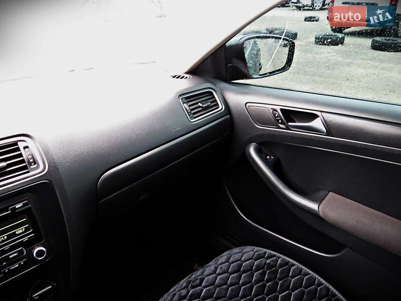 Седан Volkswagen Jetta 2012 в Черкассах