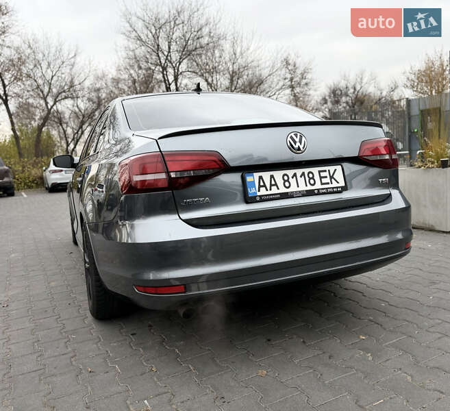 Седан Volkswagen Jetta 2016 в Києві