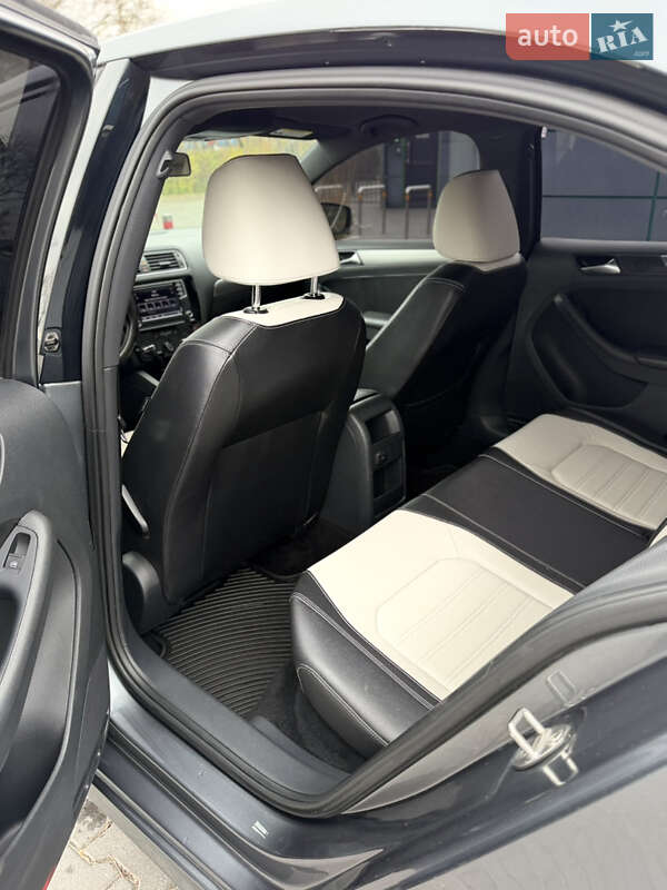 Седан Volkswagen Jetta 2016 в Києві